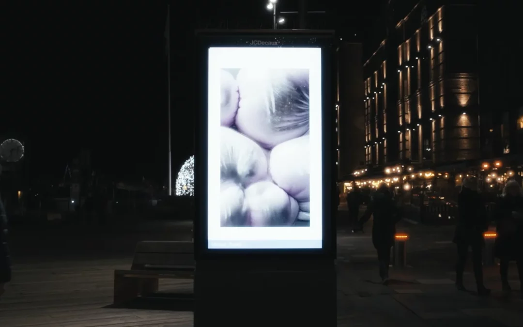 Uppercase og JCDecaux gjentar suksessen med digital kunstutstilling på Aker Brygge