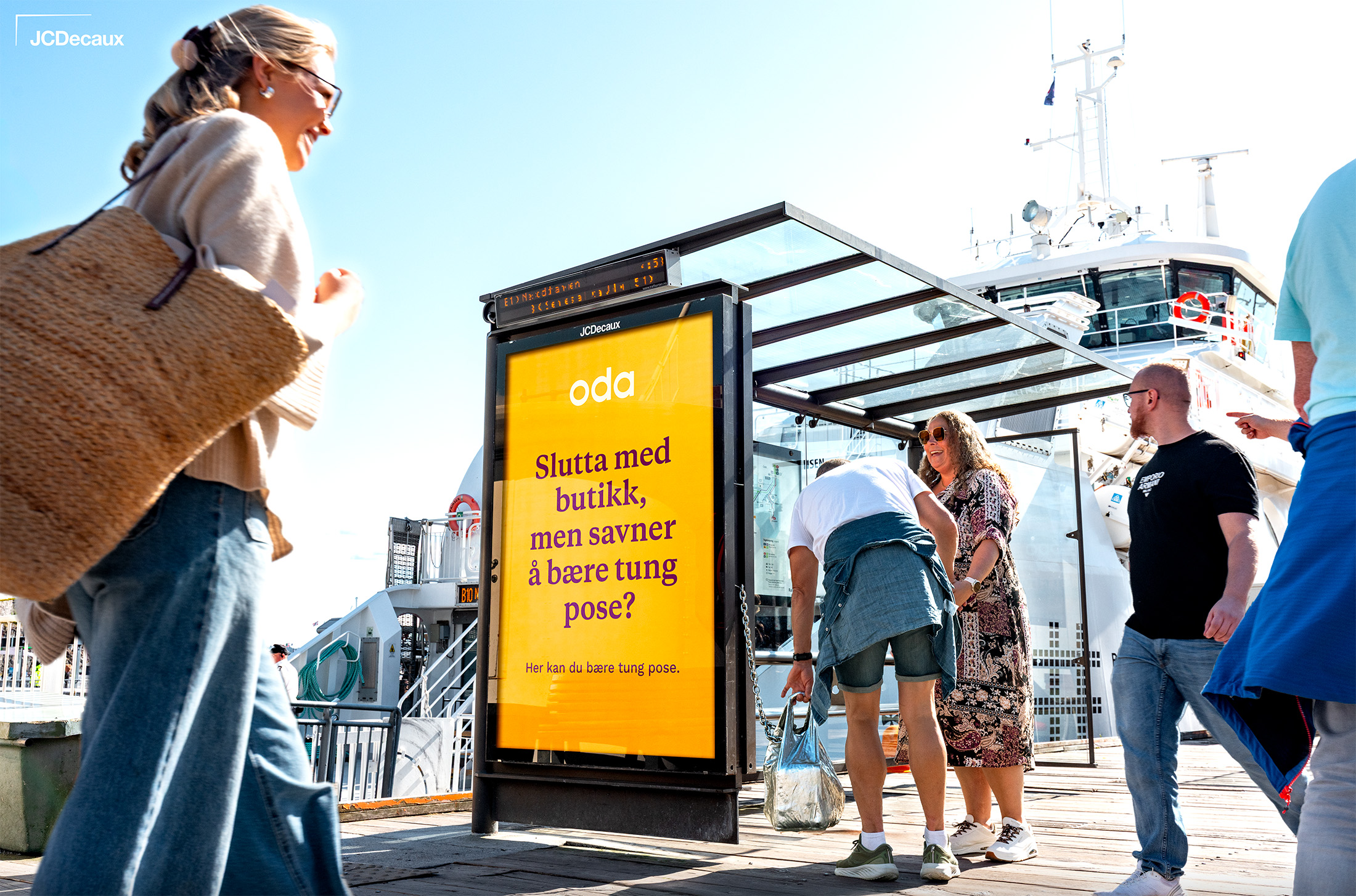 Oda-Gater-og-Torg-Aker-Brygge-Leskur-1 Utendørsreklame for Oda på Aker Brygge Leskur.