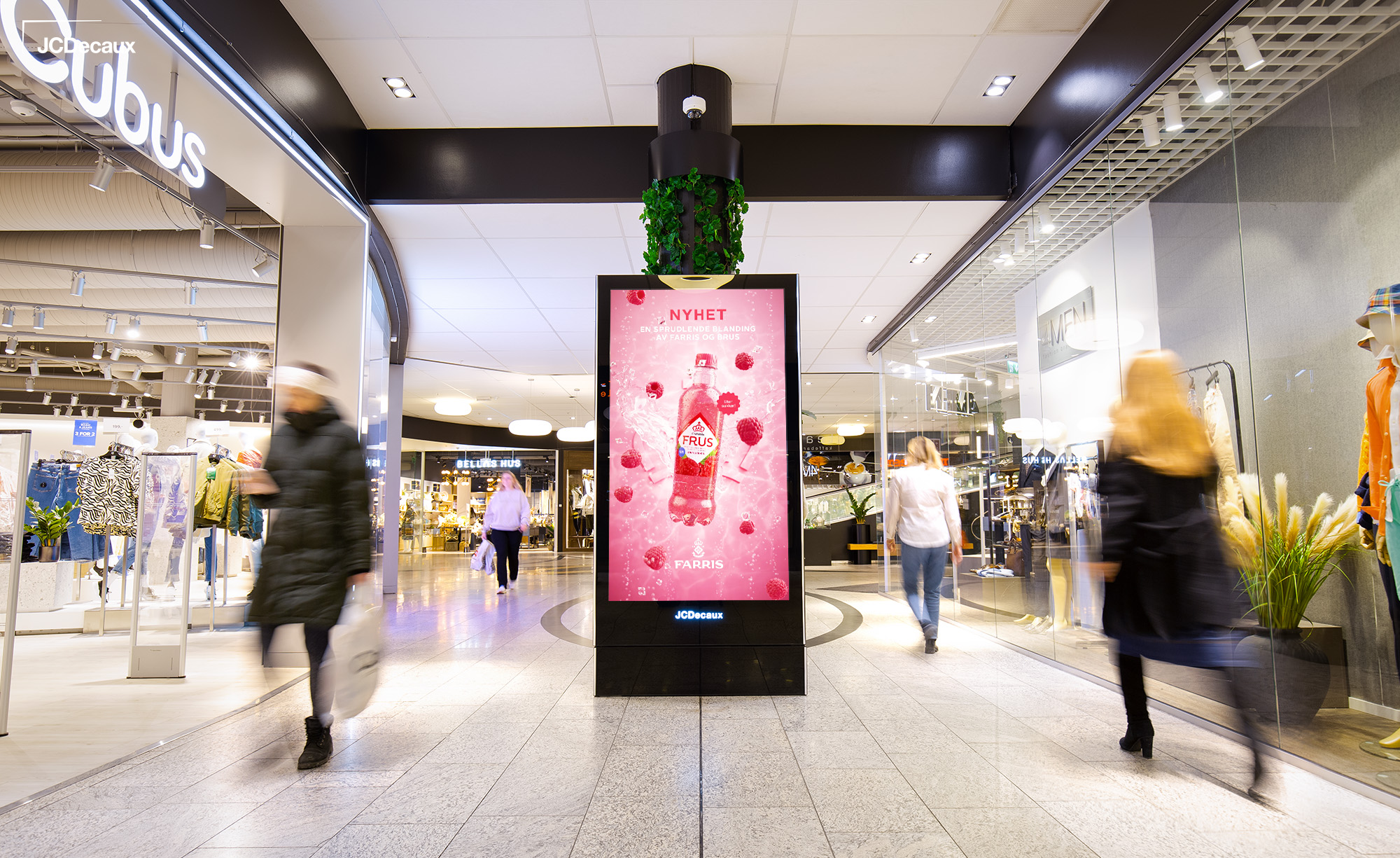 Reklameskjerm på CC Vest kjøpesenter.