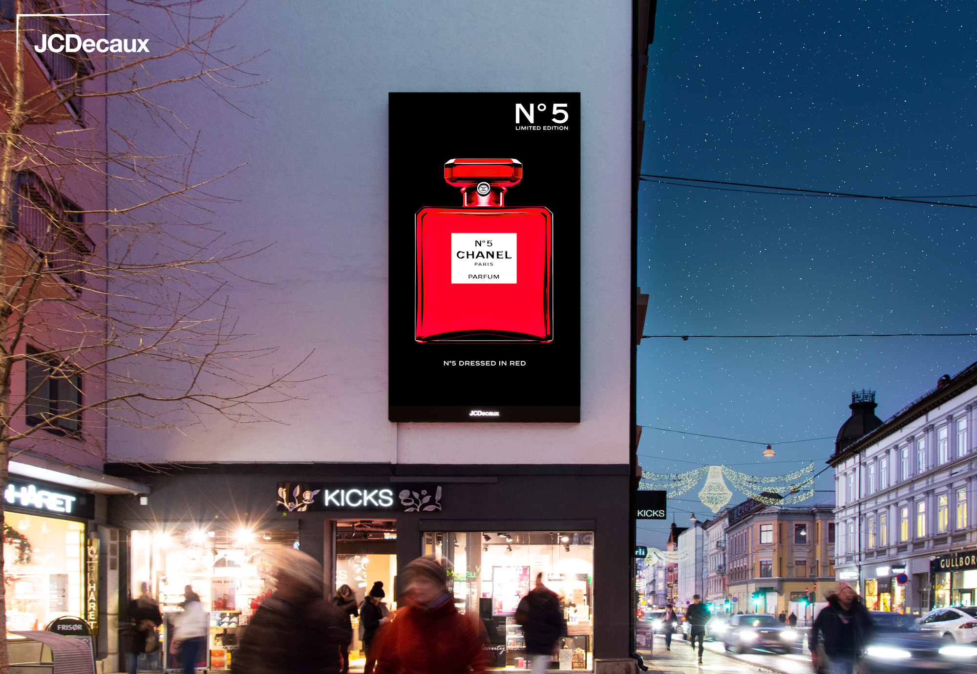 Stor JCDecaux-skjerm på vegg i Bogstadveien med reklame for Chanel.