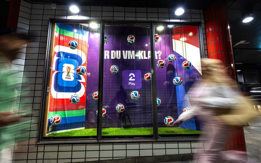 Hva var det vi sa! Fotball-VM spilles utendørs og annonsørene har allerede tatt stilling
